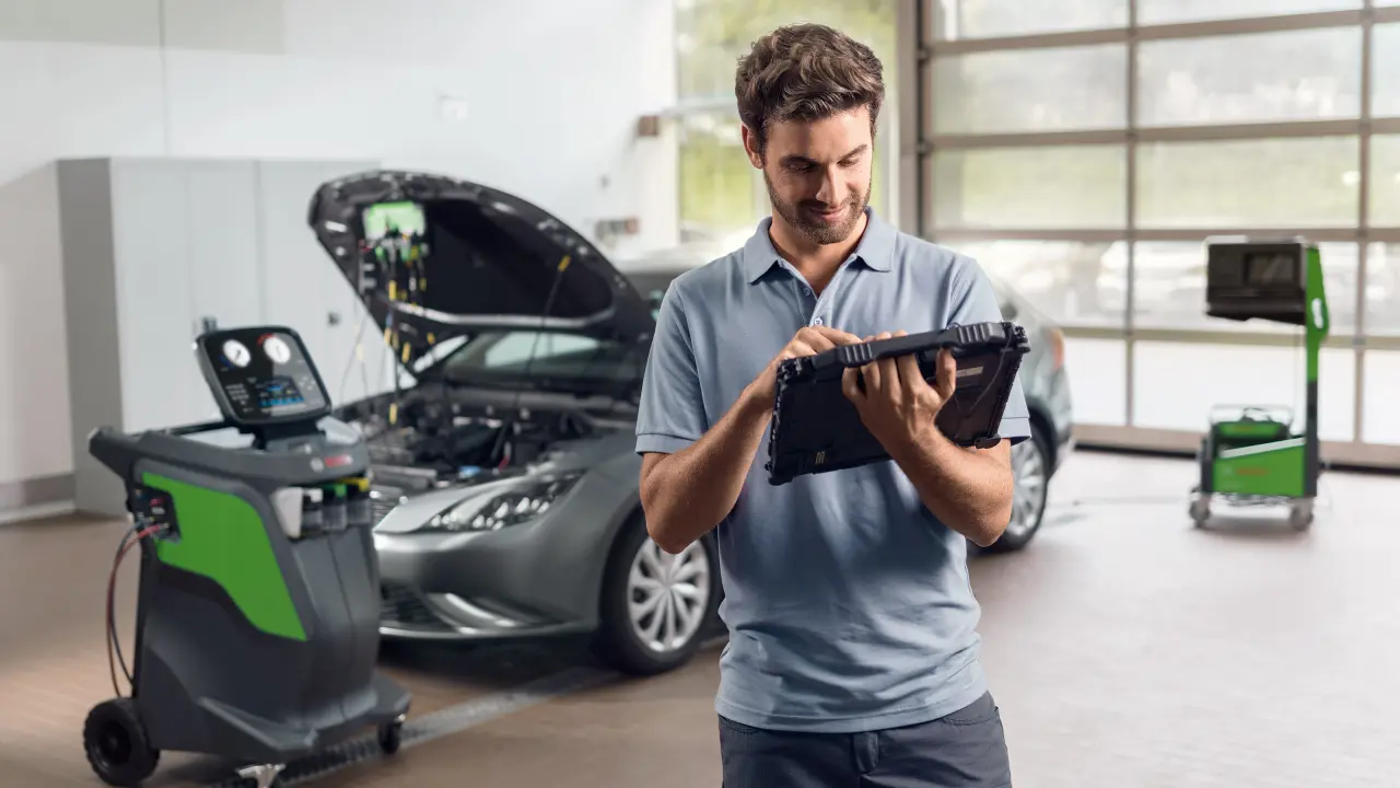 Fejlfinding på bil med diagnoseudstyr hos Freck Autoteknik