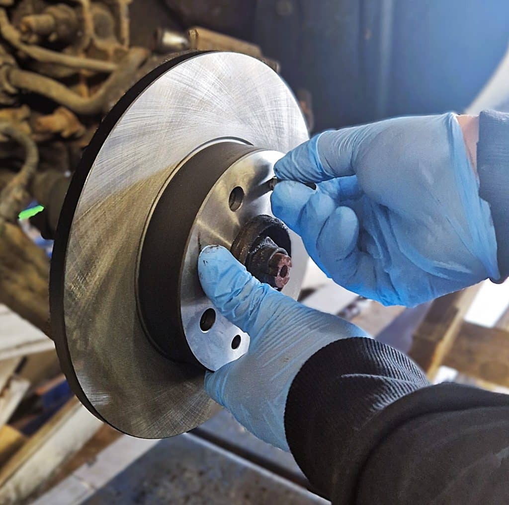 Bremser på bilen – tegn på slid og hvornår de skal skiftes 2 Bremseskift og reparation af bilens bremser – Slagelse