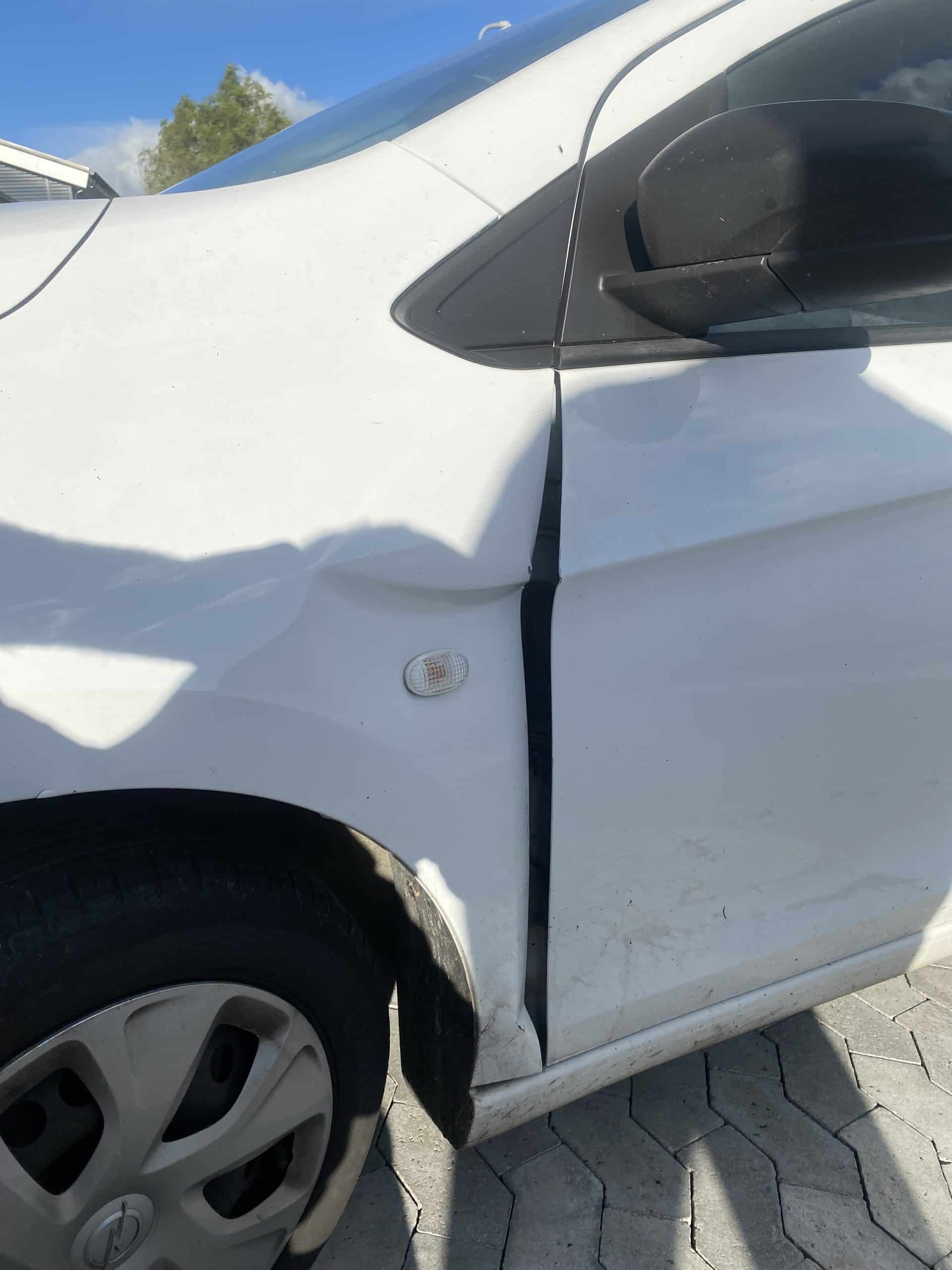 Tesla Skadeservice 1 forsikringskader freck auto gratis laanebil 06 scaled